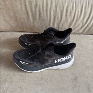Hoka Clifton 9 Men's Black and White Athletic Shoes Sz 10.5